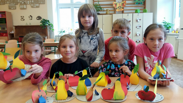 Tvoříme v 1. a 2. třídě.jpg Tvoříme v 1. a 2. třídě.jpg