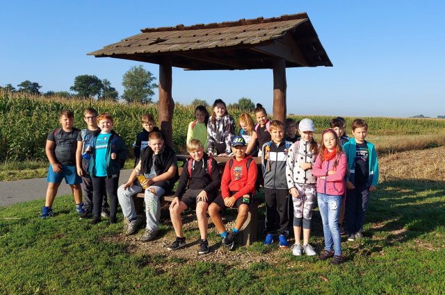 4., 5. třída výlet do Rajhradic.jpg 4., 5. třída výlet do Rajhradic.jpg